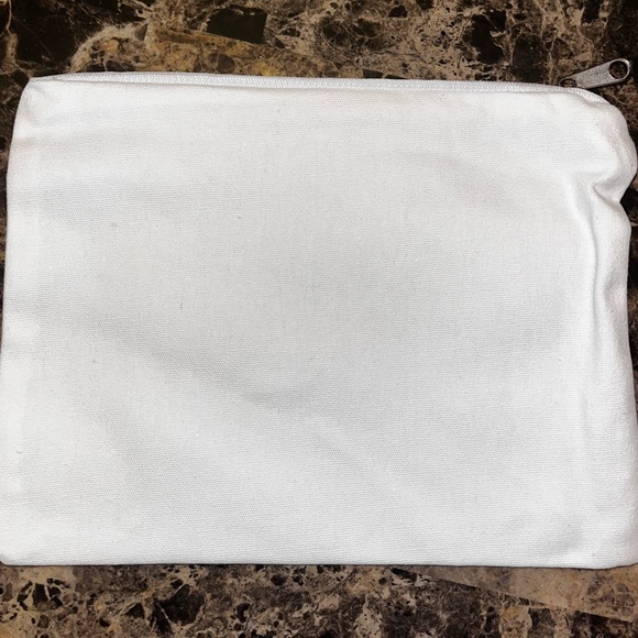 NWOT Women’s Makeup Accessory White Cosmetic Bag With Fun Saying-Hello Gorgeous - Picture 3 of 13